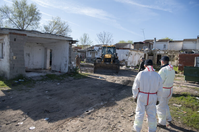 Comienza la demolición de cinco chabolas en la barriada de San Martín de Porres de Ciudad Real