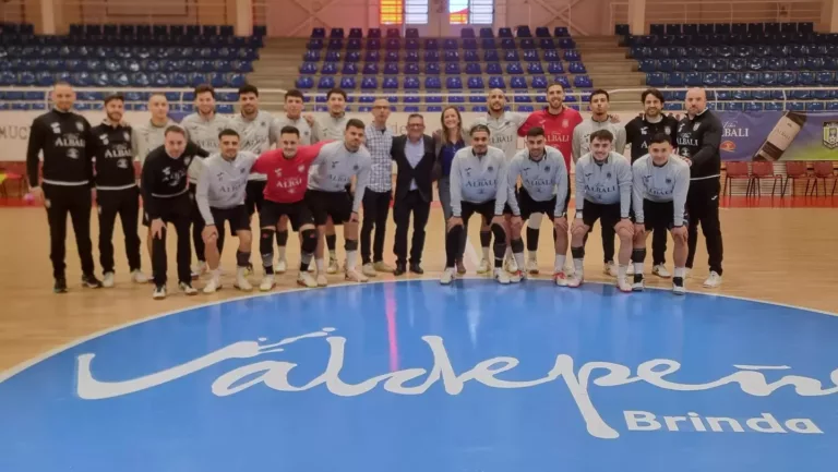 Valdepeñas se vuelca con su equipo antes de los cuartos de final de la Copa de España