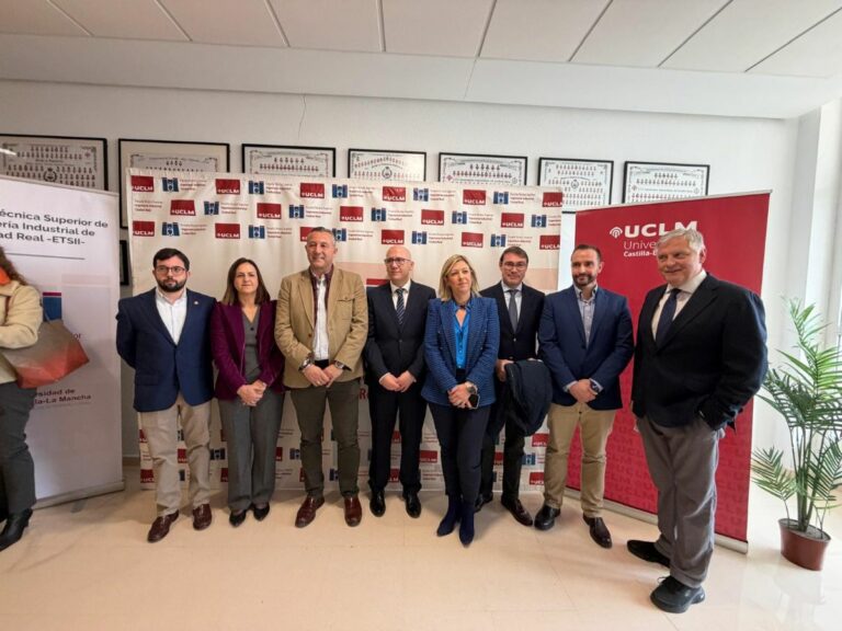 El COIIM participa en la I Jornada de Empresas de la ETSII de Ciudad Real para impulsar el desarrollo profesional de futuros ingenieros