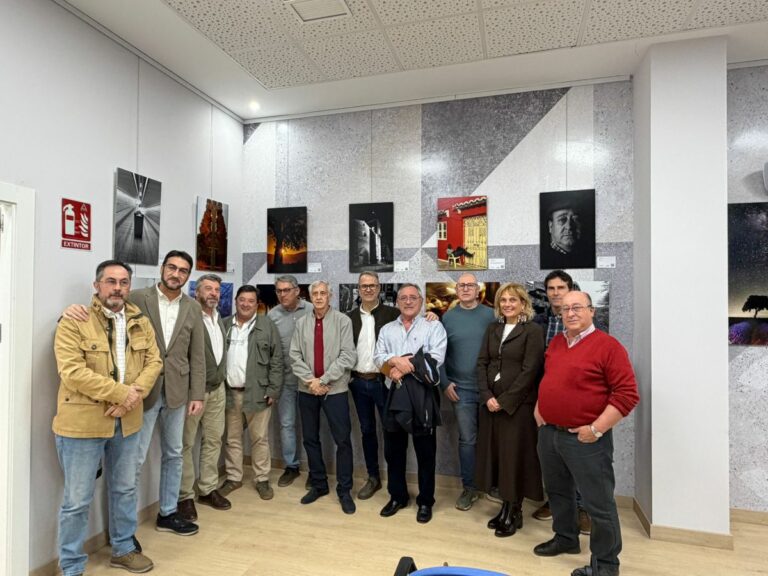El Colegio de Enfermería de Ciudad Real abre sus puertas a la cultura con la exposición “Cazadores de instantes”