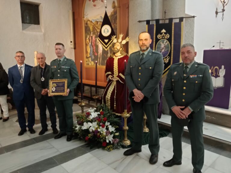 La Hermandad de Jesús Orando en el Huerto de Puertollano nombra hermano honorífico al cuerpo de la Guardia Civil