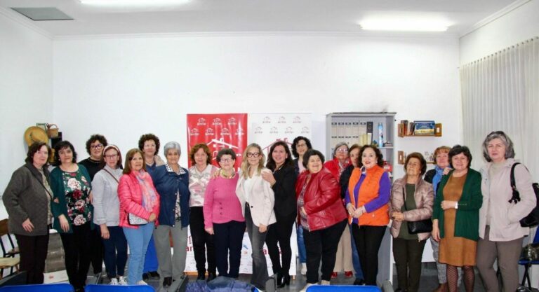 AMFAR entrega los diplomas de los cursos de digitalización y Jardinería en Bolaños de Calatrava