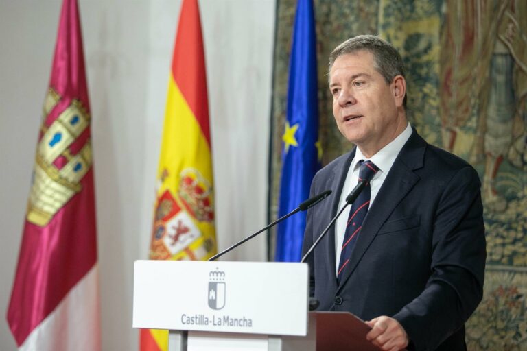 García-Page afea a Cospedal, que se «cebó» en C-LM y cuyo director general fue «el número dos de Villarejo»