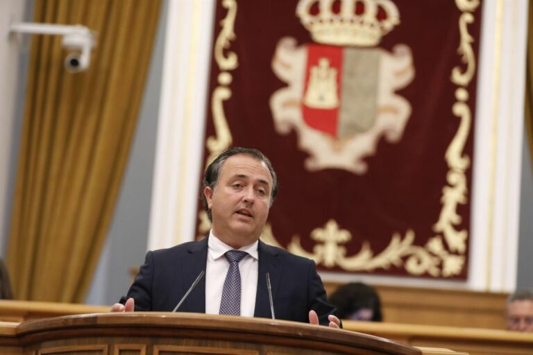 Vox y PP afean el plan contra la sobrepoblación de conejos y PSOE ensalza su carácter pionero a nivel nacional