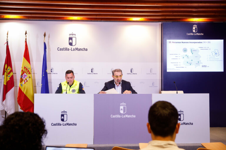 El Gobierno regional presenta el nuevo contrato del transporte sanitario con vehículos más modernos, más personal y mejoras en humanización y accesibilidad