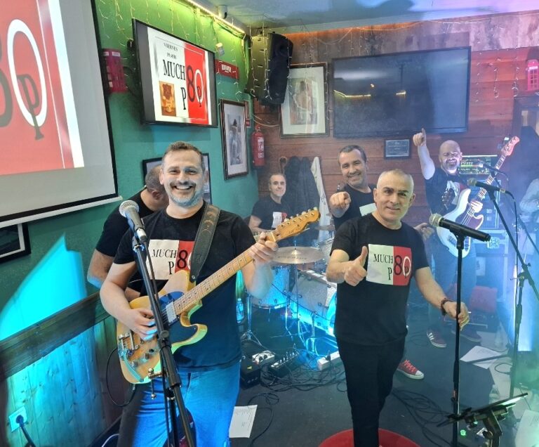 El cómico Agustín Durán y la música ochentera de «Mucho Pop» en la IV Gala Benéfica contra el cáncer
