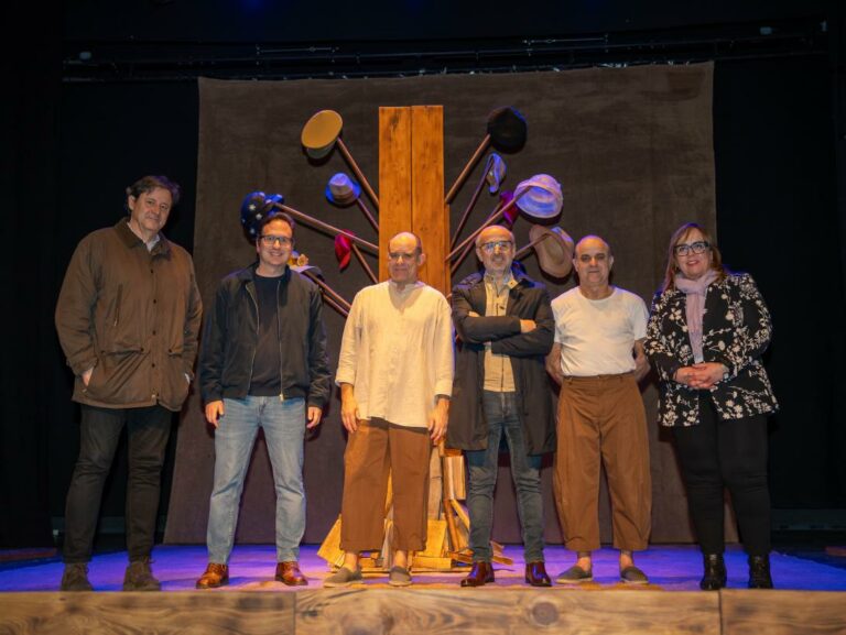 La Feria de Artes Escénicas y Musicales celebra su 30 aniversario llevando ‘Tengo gente en el cuerpo’, de Ultramarinos de Lucas, a distintos municipios