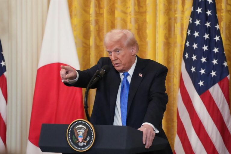 Trump asegura que España es un aliado «terrible» y que ha ordenado «cortar todo el comercio»