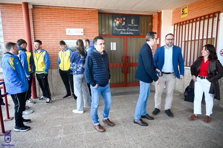Javier Navarro destaca los valores del balonmano en una jornada en el Airén