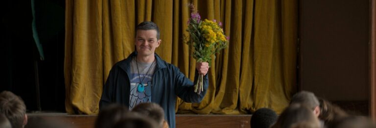 INCONTROLABLE (I SWEAR), escrita y dirigida por Kirk Jones. Emotiva y esclarecedora