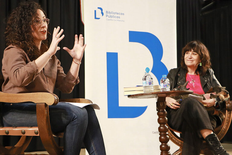 Rosa Montero recalca en Argamasilla de Calatrava que “las bibliotecas son la columna vertebral cultural de un país”