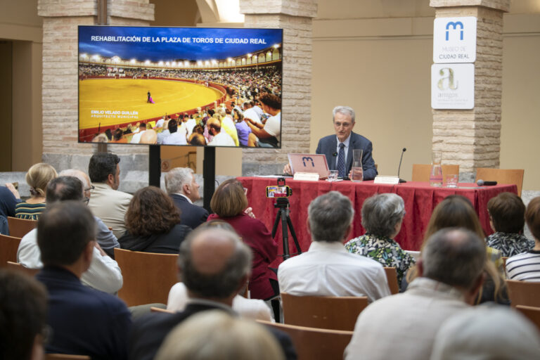 Vídeo de la conferencia de Emilio Velado Guillén sobre la rehabilitación de la plaza de toros de Ciudad Real