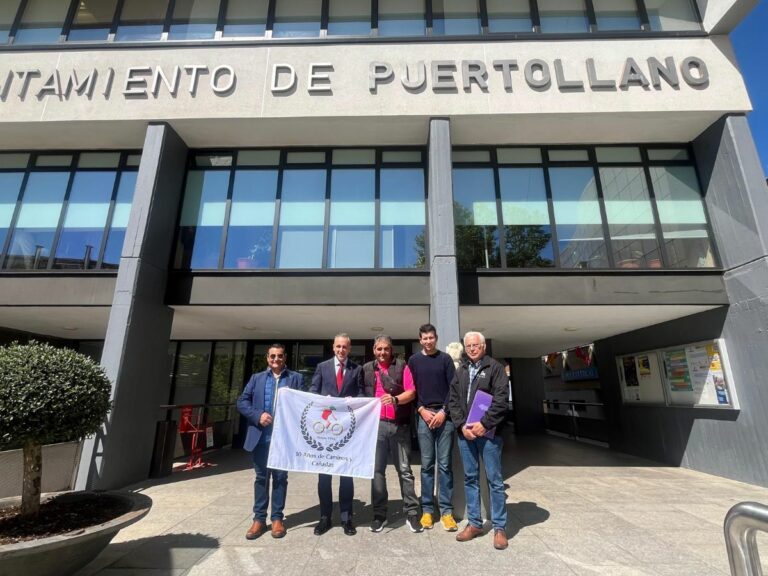 La nueva junta directiva del Club Cicloturista Caminos y Cañadas se reúne con el alcalde de Puertollano
