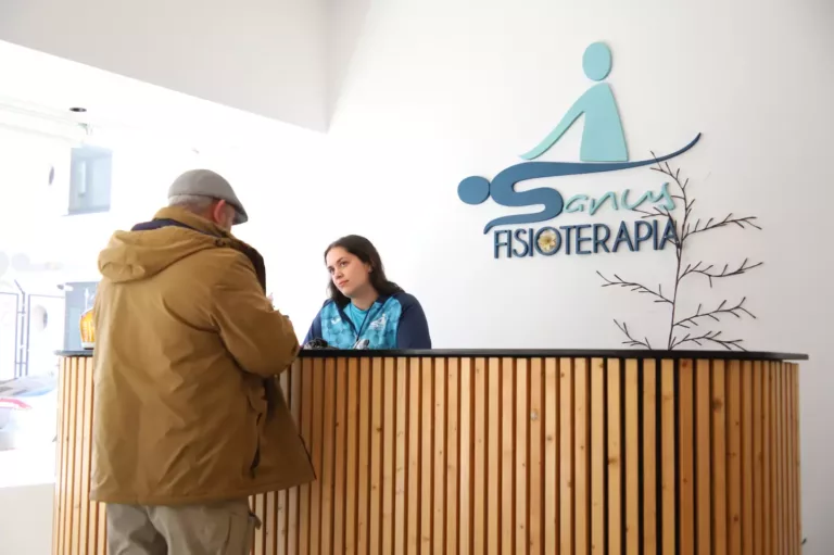 María y Sonia consiguen su primer contrato gracias al programa de inserción laboral para personas recién cualificadas