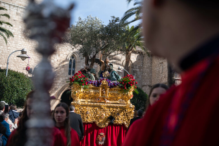 Las hermandades de la mañana Viernes Santo lucen por las calles de Ciudad Real