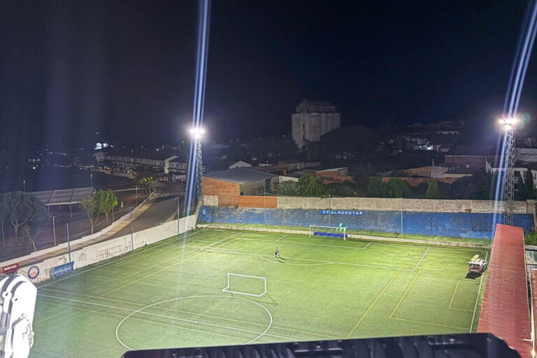 El Ayuntamiento de Almodóvar del Campo renueva con tecnología LED el alumbrado del Campo de Fútbol ‘Miguel Hernández’