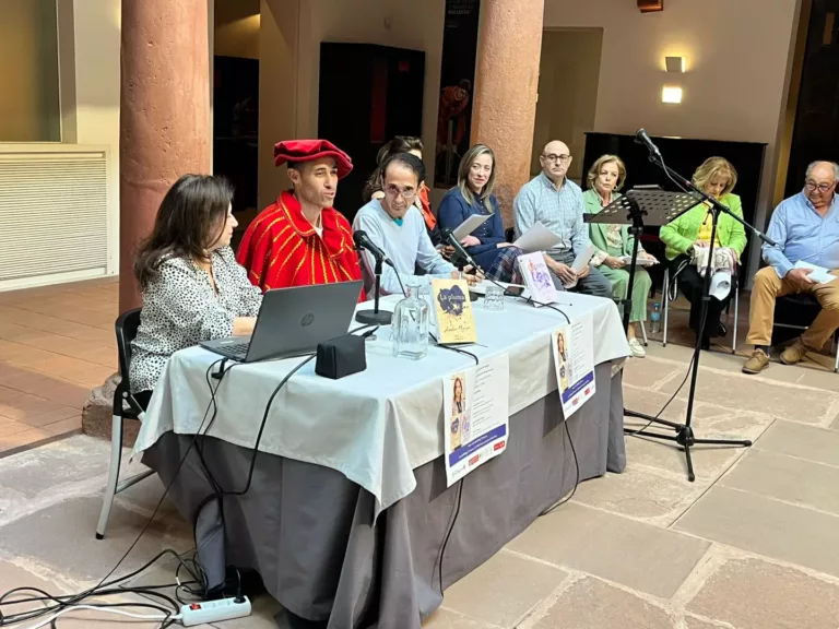 La escritora Ana Ramos presenta en Alcázar de San Juan sus obras “La pluma” y “Carmen”