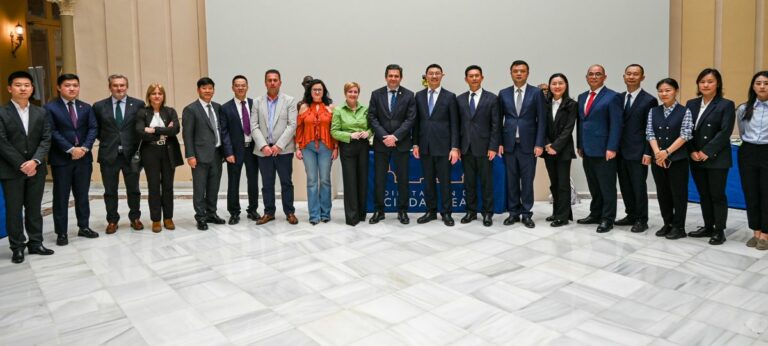 El teniente de alcalde de la municipalidad de Luzhou le traslada a Valverde su interés por difundir la potencialidad agroalimentaria que acredita la provincia de Ciudad Real