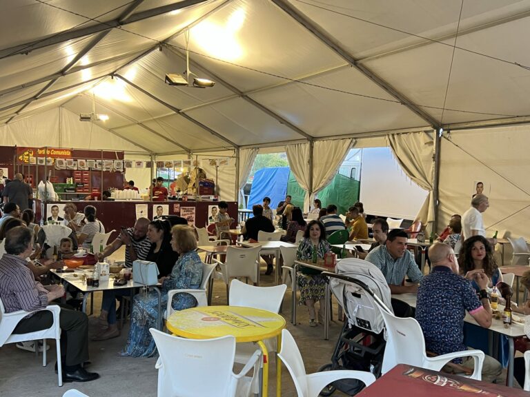 La caseta del Partido Comunista abrirá en la Feria de Mayo de Puertollano con sus míticos pinchos y variedad de raciones