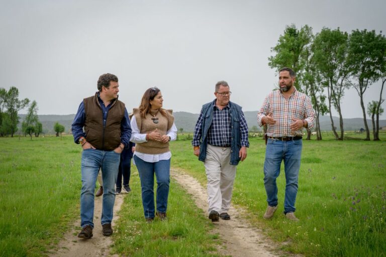 Vox reafirma en Ávila su compromiso con la ganadería de lidia y las razas autóctonas