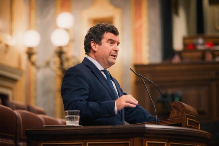Ricardo Chamorro (Vox) traslada su apoyo a Grupo Oesía y su filial Tecnobit en Valdepeñas ante las amenazas de Rusia