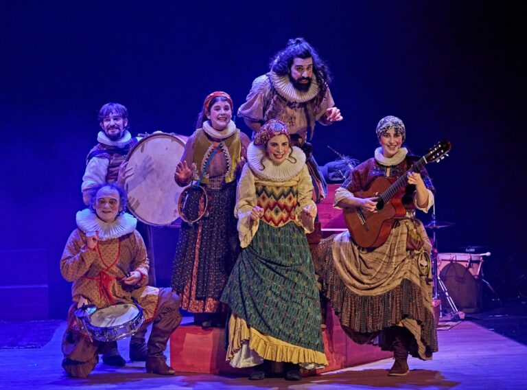 Puertollano: Música, magia y acrobacia en «Farra» con la Compañía Nacional de Teatro Clásico