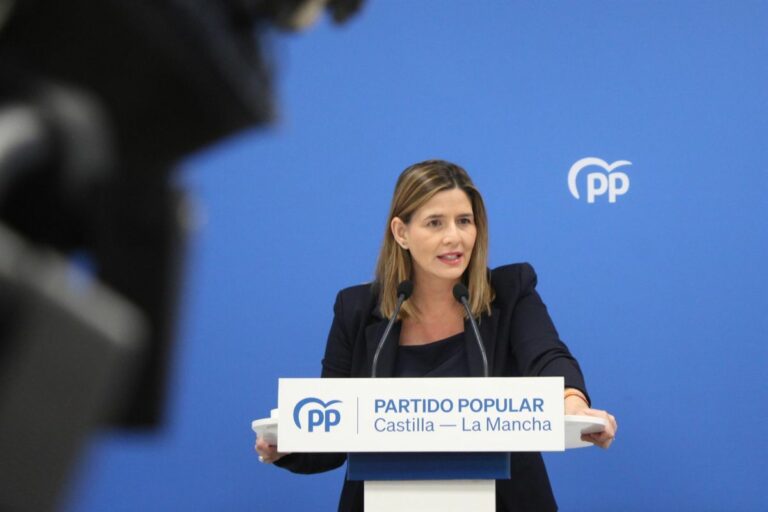 Agudo (PP) a Gutiérrez (PSOE): «¿Están dispuestos a echar por tierra el Estatuto sólo porque quieren más políticos?»