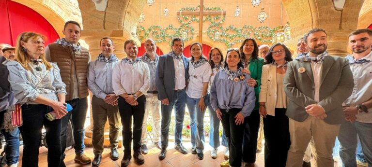 El presidente de la Diputación resalta el valor identitario y turístico de las Cruces y Mayos de Villanueva de los Infantes