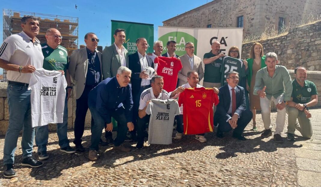 20260520 FOTO FAMILIA PRESENTACIÓN PARTIDO CÁCERES CONTRA LA ELA