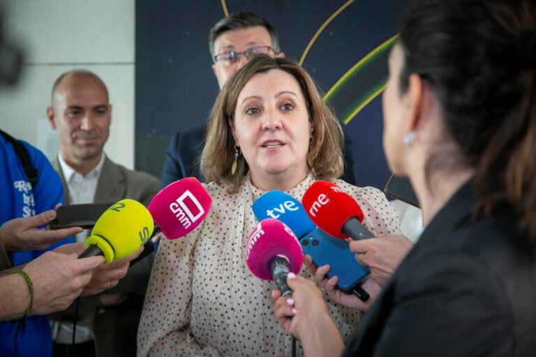 Castilla-La Mancha supera por primera vez las 800.000 personas afiliadas en abril y es la tercera región con mayor caída de paro en el último año