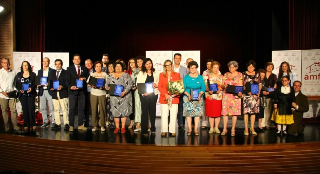 FOTO GRUPO GALARDONES AMFAR BOLAÑOS