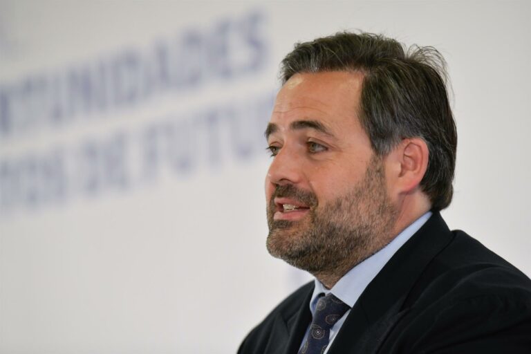 Núñez denuncia el «colapso sanitario» en la región y reclama «un plan urgente» para reducir las listas de espera