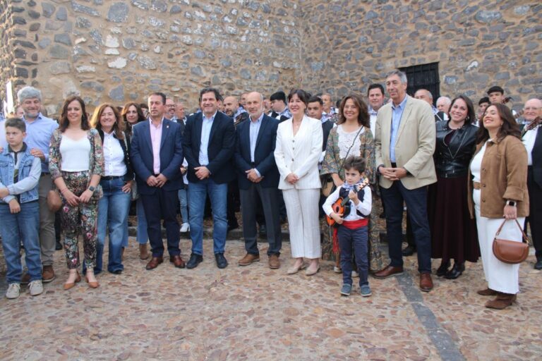 Piedrabuena inaugura sus Cruces y Mayos con el objetivo firme de alcanzar el reconocimiento nacional