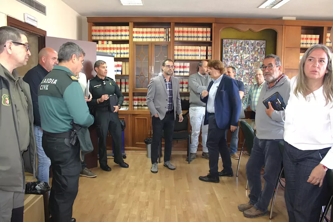 José Almodóvar en Mesa del consejo de monte 3