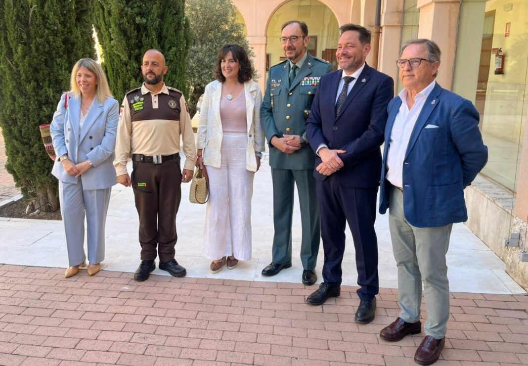 José Antonio Ruiz Martín, junto a las autoridades, entre ellas la alcaldesa, Gema García
