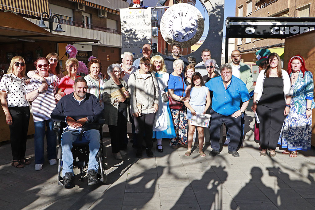 Posado de familia con las personas que hacen posible la III Feria del Libro de Argamasilla de Calatrava