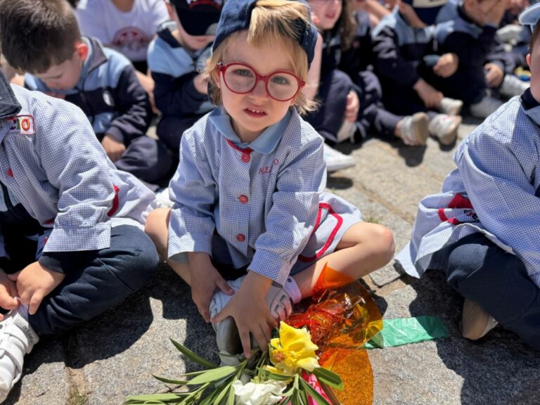 El Colegio María Inmaculada de Puertollano da la bienvenida al mes de mayo