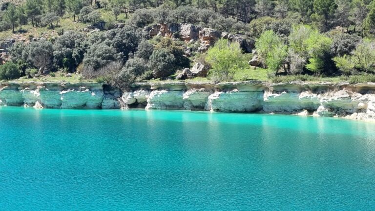 El Gobierno de Castilla-La Mancha y China sellan una alianza pionera para la protección del Parque Natural de las Lagunas de Ruidera y el Parque Nacional de Jiuzhaigou