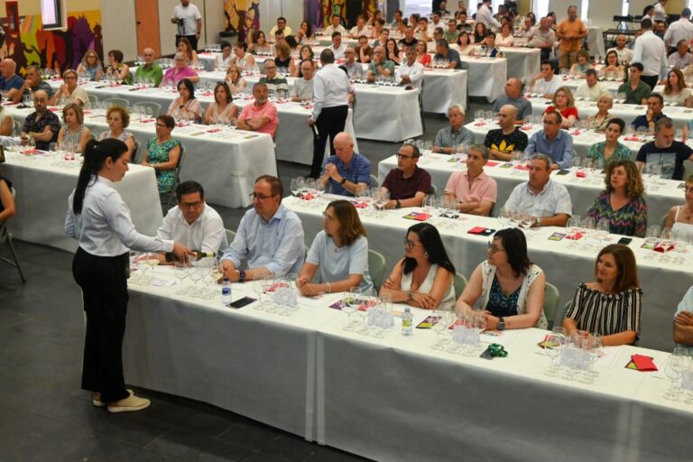 Celebrada la primera cata solidaria con motivo del Día de la Provincia