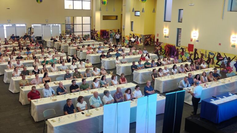Gran participación en la cata de aceite solidaria que cierra el ciclo gastronómico de las actividades del Día de la Provincia