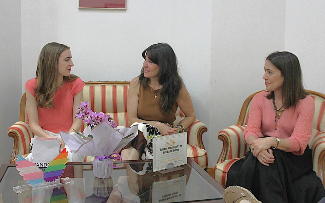 Blanca Fernández con Gabriela mejor nota PAU 1