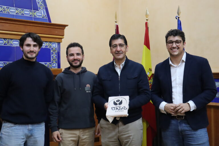 El Gobierno regional apoya el festival ‘Oasis Sound’ en La Solana y valora la apuesta de la organización por el emprendimiento cultural desde el medio rural