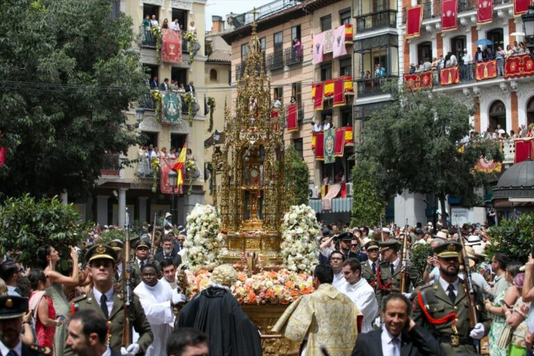 Corpus 2026 en CMM: procesión de Toledo, alfombras de Elche de la Sierra y la visita del Papa León XIV a Madrid