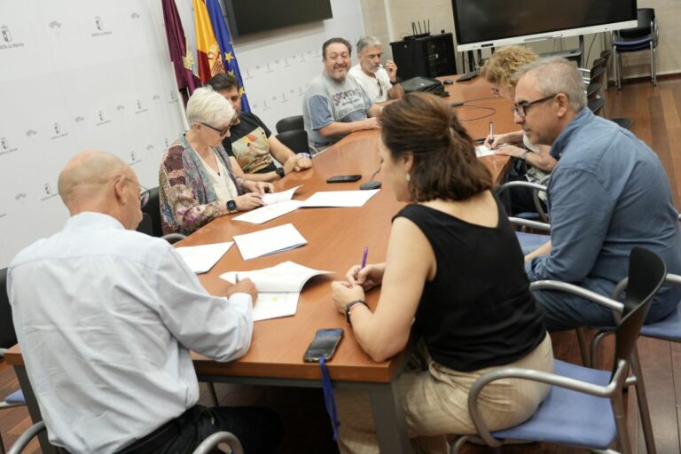 El Gobierno regional regula por primera vez en el sistema educativo el funcionamiento del personal de Enfermería y Fisioterapia por zonas de actuación