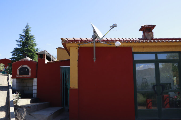 Diputación y Ayuntamiento de Brazatortas implantan cuatro puntos de internet satelital para conexión ciudadana