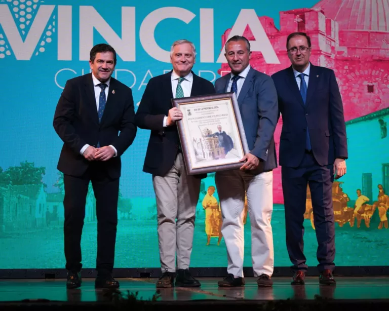 Cañizares recoge el premio Quijote que reconoce la excelencia del Ayuntamiento de Ciudad Real en transparencia y buen gobierno