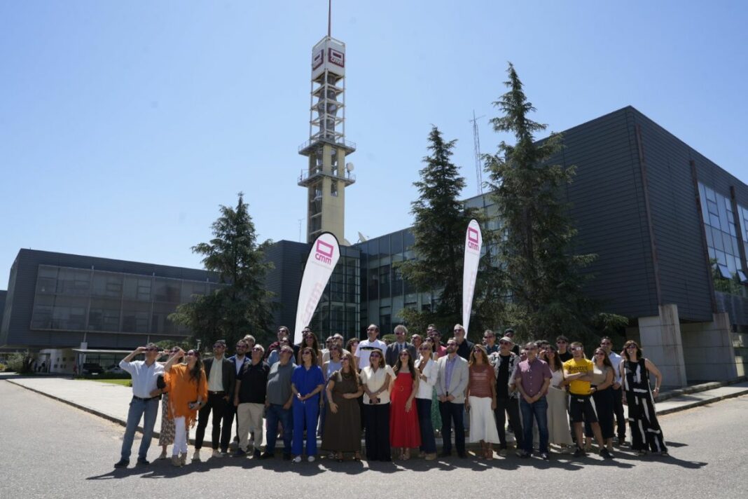 Foto de familia tras el evento de presentación de la cobertura del eclipse en CMM
