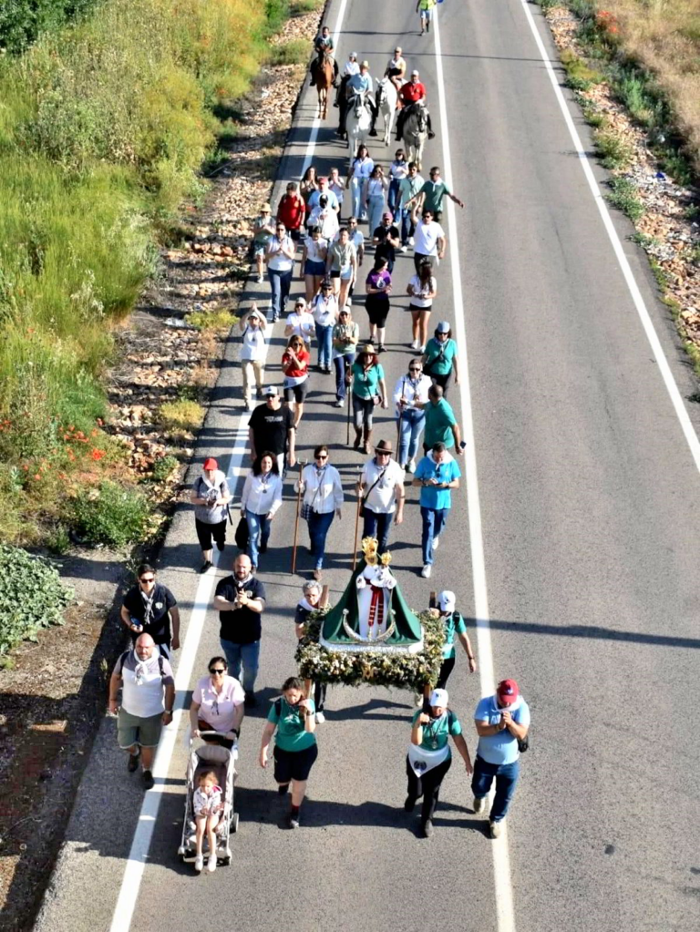 La Virgen de la Cabeza fue portada en andas por primera vez de Puertollano a Los Pinos en la tradicional romería
