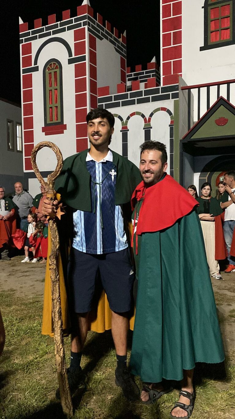El profesor manchego José Vicente Rodríguez, distinguido como Peregrino de Honor en Arzúa por convertir el Camino de Santiago en un aula