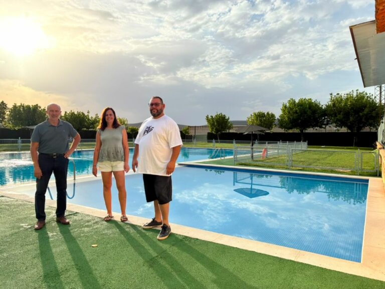 El Ayuntamiento de Piedrabuena inaugura una nueva piscina infantil en su complejo acuático municipal para ampliar la oferta de ocio familiar